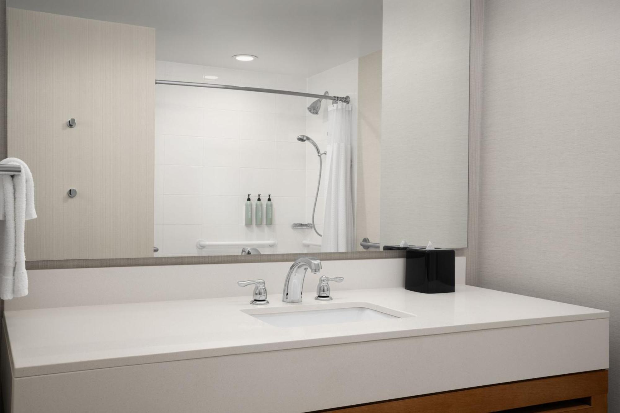 Courtyard By Marriott Philadelphia Bensalem Hotel Exterior photo