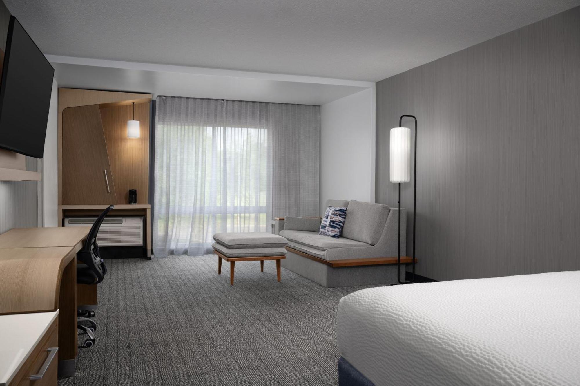 Courtyard By Marriott Philadelphia Bensalem Hotel Exterior photo